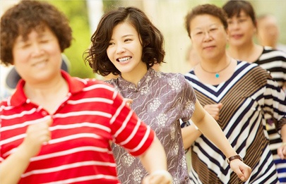 一边摸一边伸进内裤里